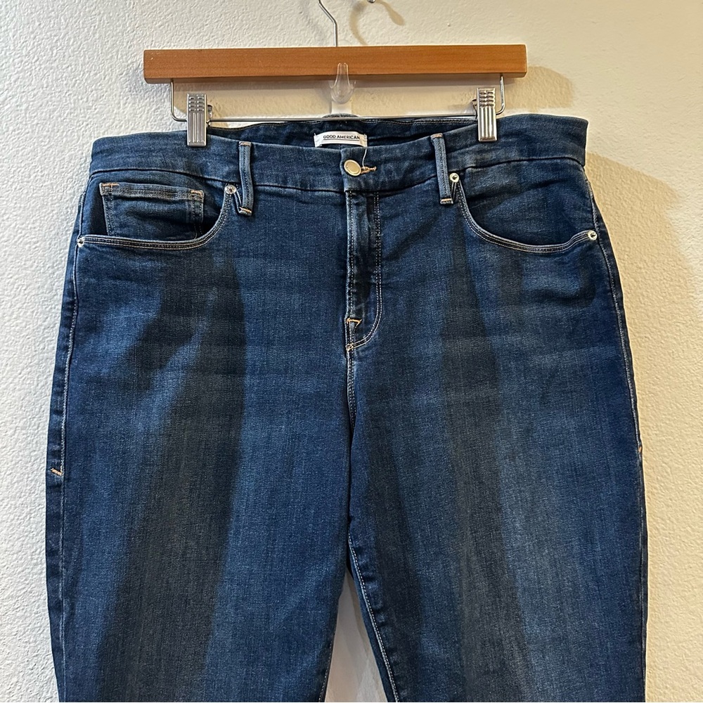 Good American Straight Leg Jeans - Picture 5 of 15